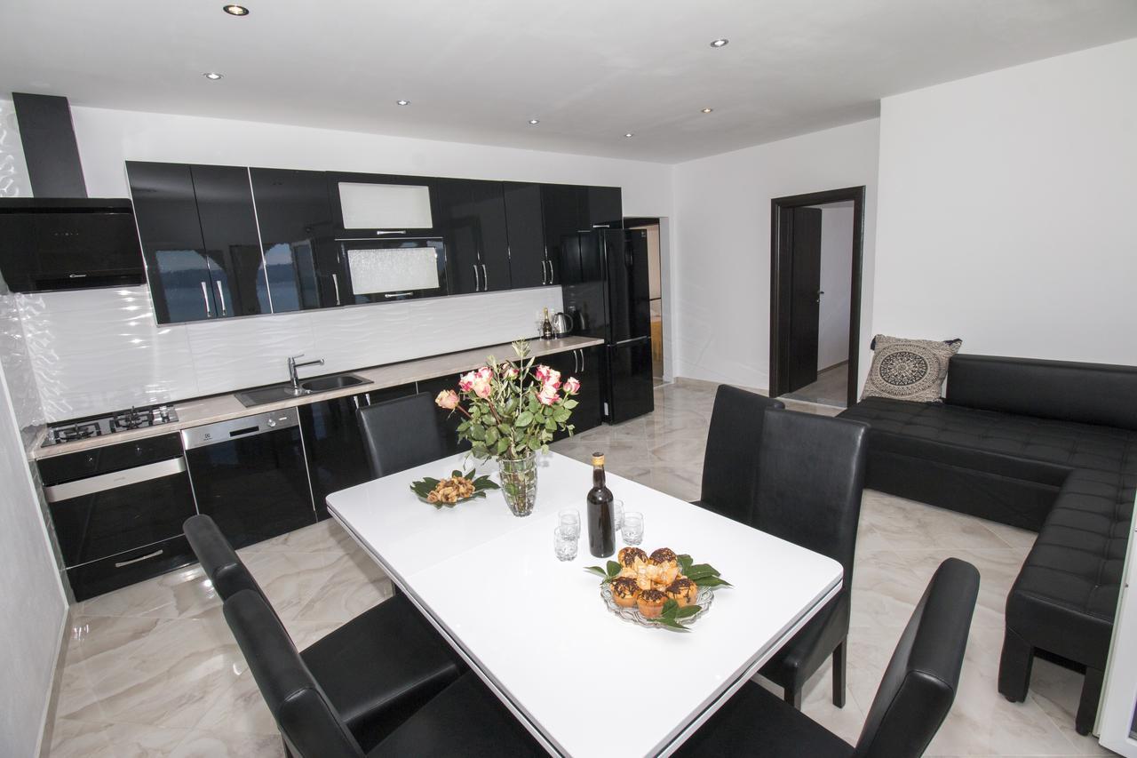 Apartman Horizont Appartement Omiš Buitenkant foto
